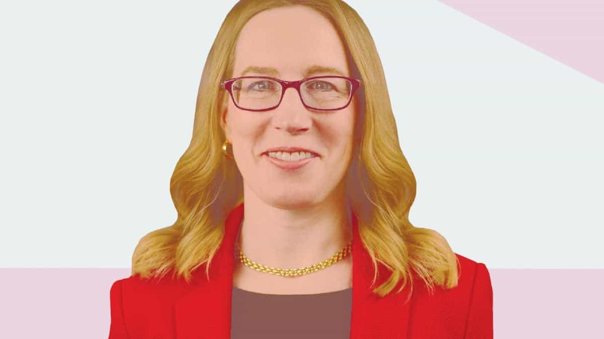 SEC正制定更窄的豁免政策以促进代币化证券交易：Hester Peirce