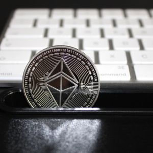 以太坊基金会向BitMine出售5,000 ETH，以太坊价格反弹突破2,000美元