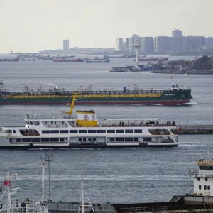 伊朗设立霍尔木兹海峡通行费：每桶石油1美元，支持人民币或稳定币支付