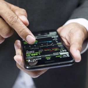 加密货币监管升温：Coinbase CEO力挺CLARITY法案，行业迎来关键转折